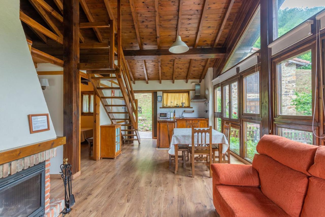 Apartamentos Rurales Los Picos De Redo 카말레노 외부 사진