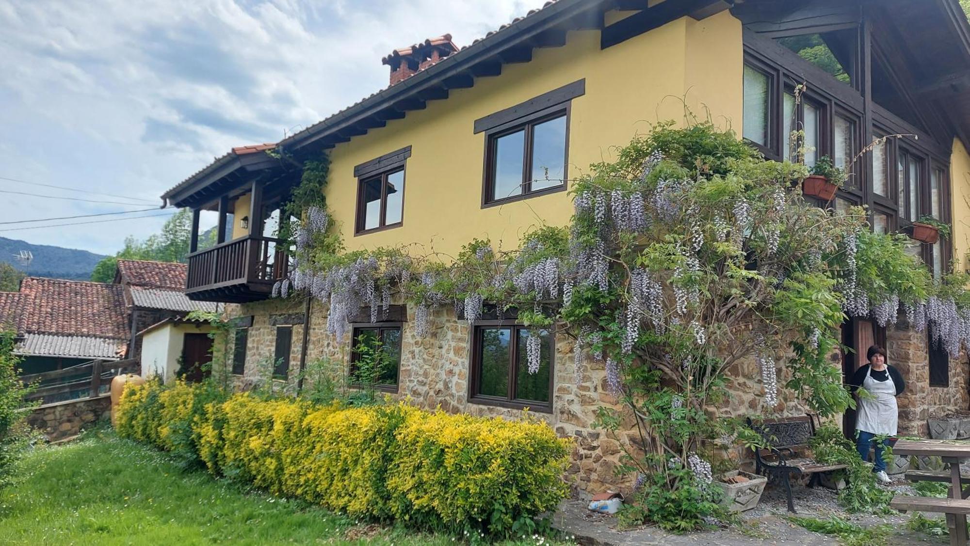 Apartamentos Rurales Los Picos De Redo 카말레노 외부 사진