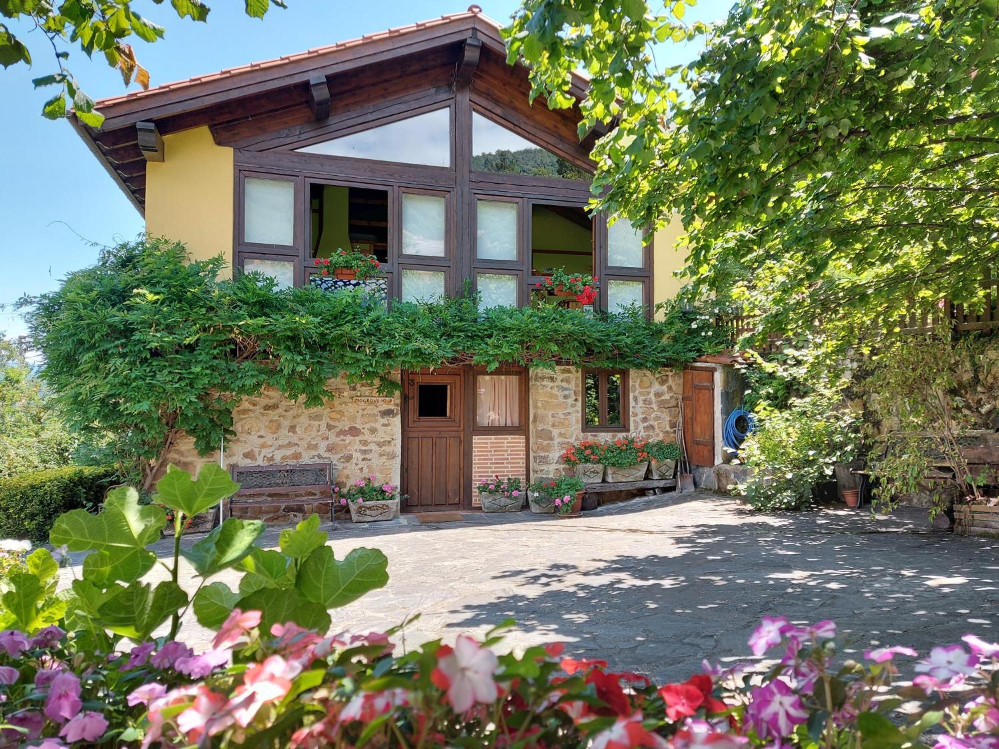Apartamentos Rurales Los Picos De Redo 카말레노 외부 사진