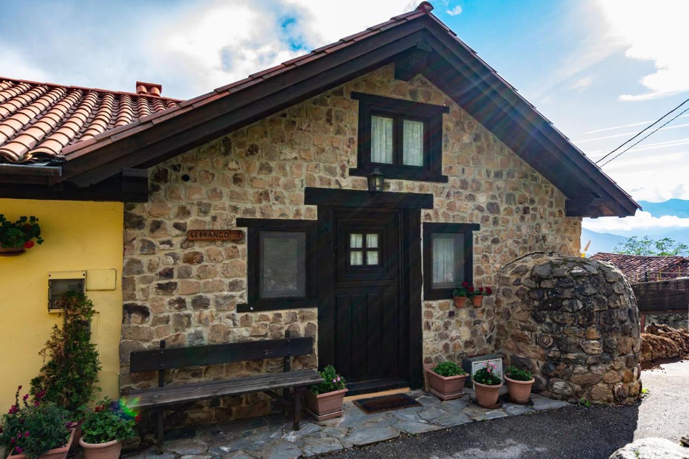 Apartamentos Rurales Los Picos De Redo 카말레노 외부 사진