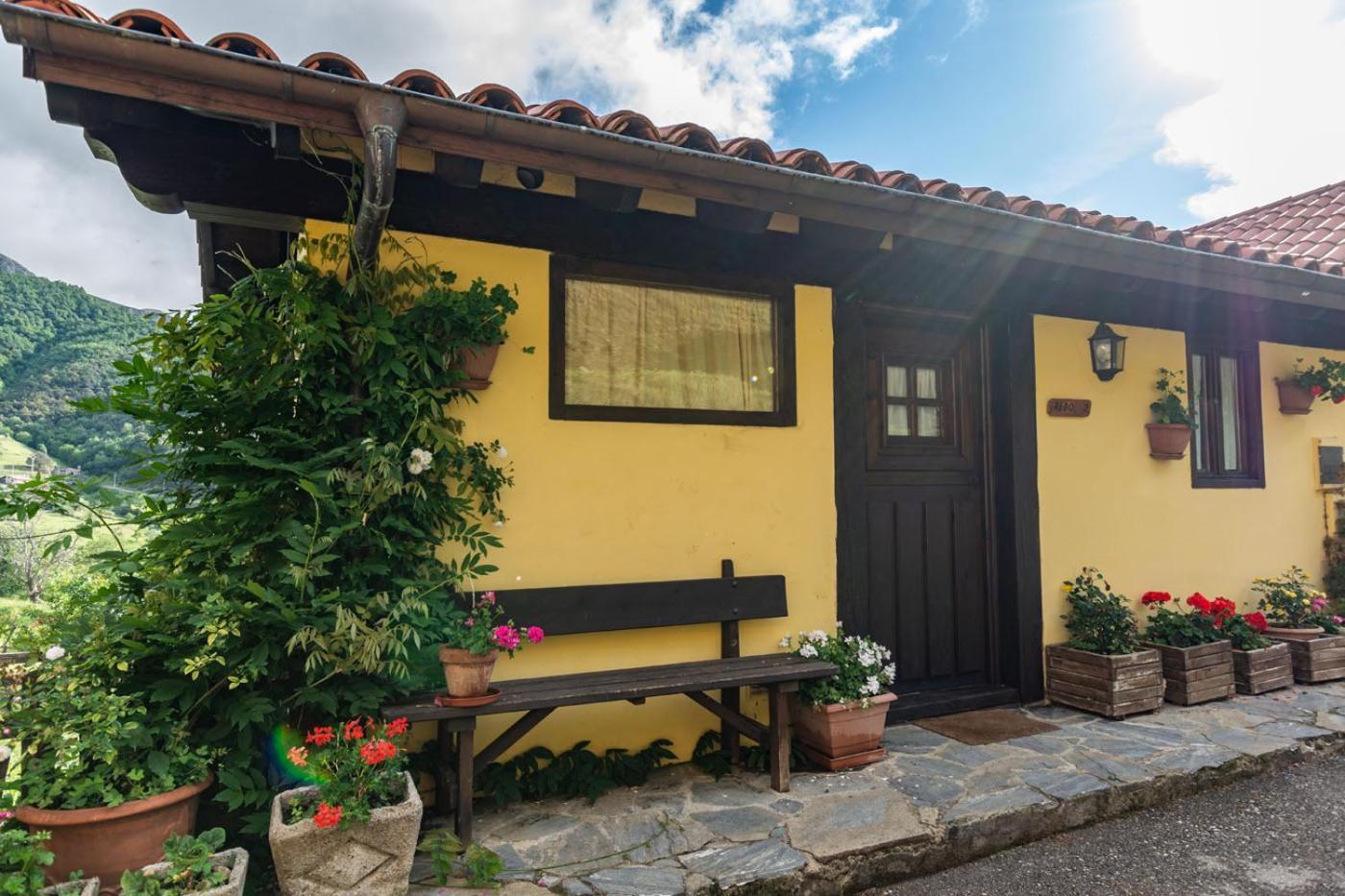 Apartamentos Rurales Los Picos De Redo 카말레노 외부 사진
