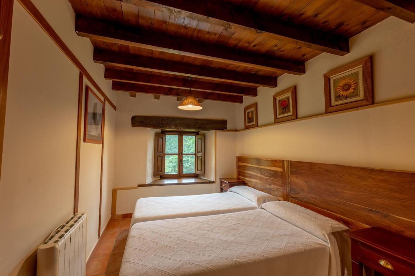 Apartamentos Rurales Los Picos De Redo 카말레노 외부 사진