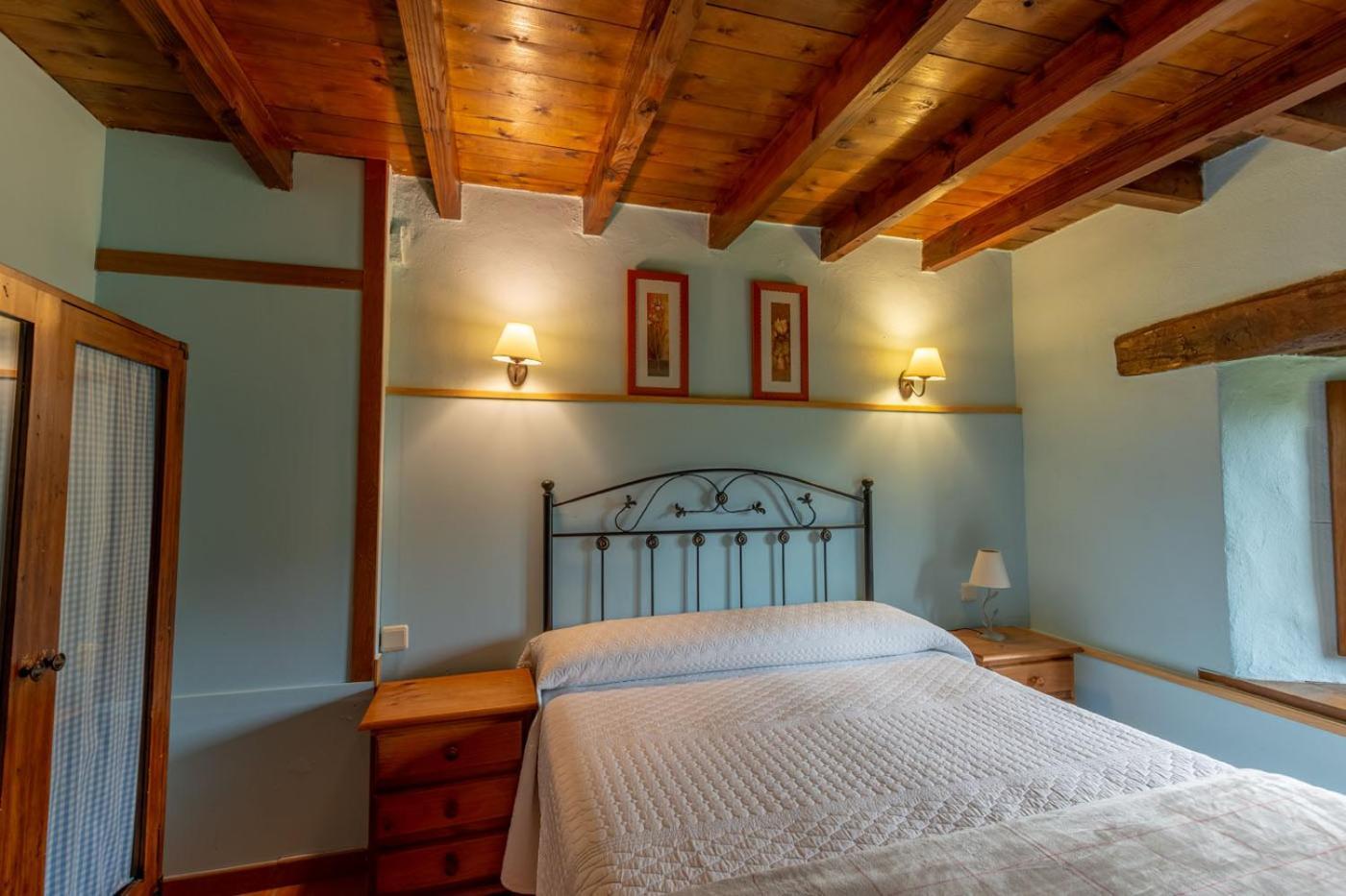 Apartamentos Rurales Los Picos De Redo 카말레노 외부 사진