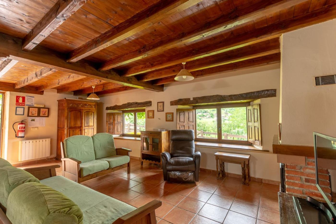 Apartamentos Rurales Los Picos De Redo 카말레노 외부 사진