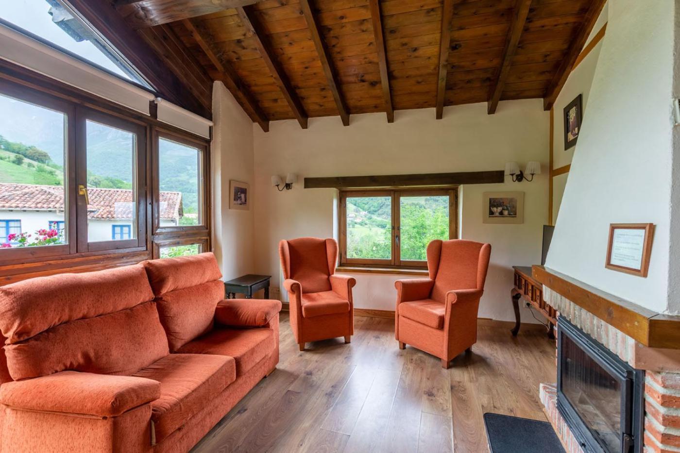 Apartamentos Rurales Los Picos De Redo 카말레노 외부 사진