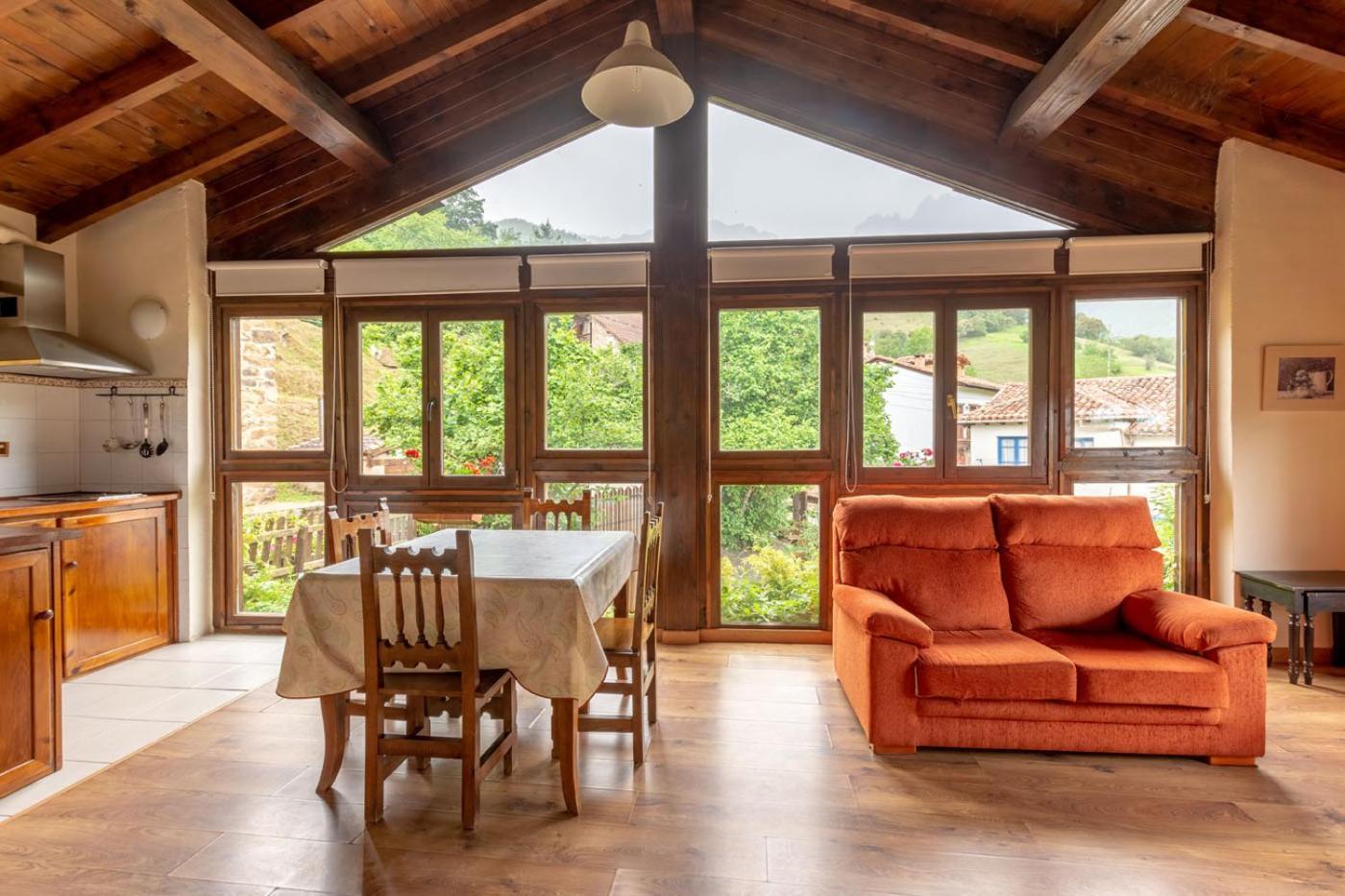 Apartamentos Rurales Los Picos De Redo 카말레노 외부 사진