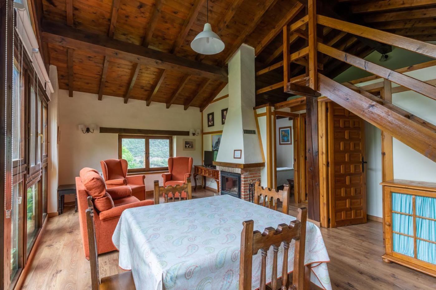 Apartamentos Rurales Los Picos De Redo 카말레노 외부 사진