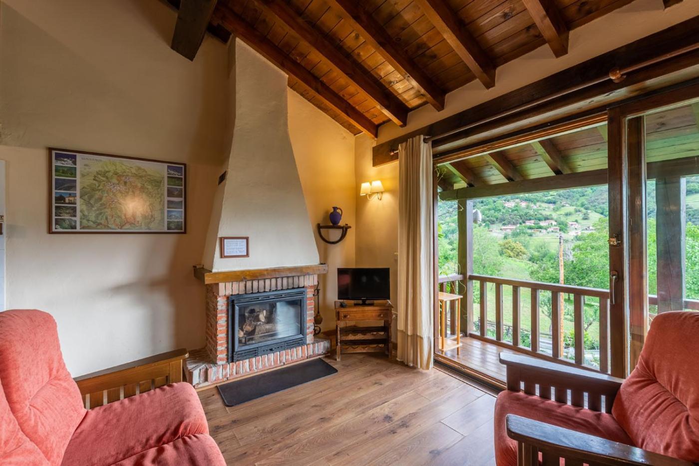 Apartamentos Rurales Los Picos De Redo 카말레노 외부 사진