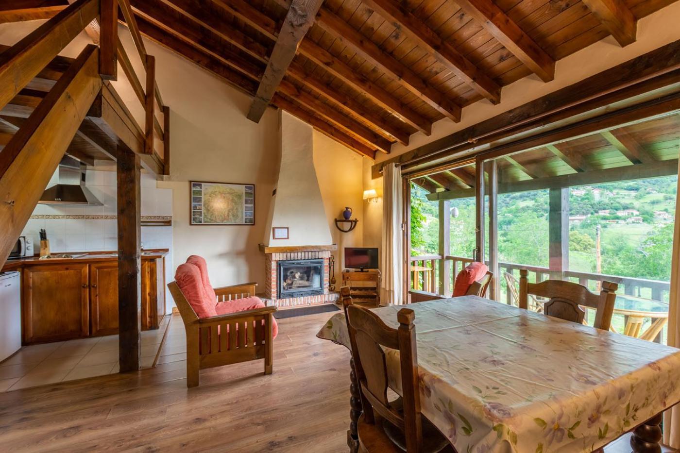 Apartamentos Rurales Los Picos De Redo 카말레노 외부 사진