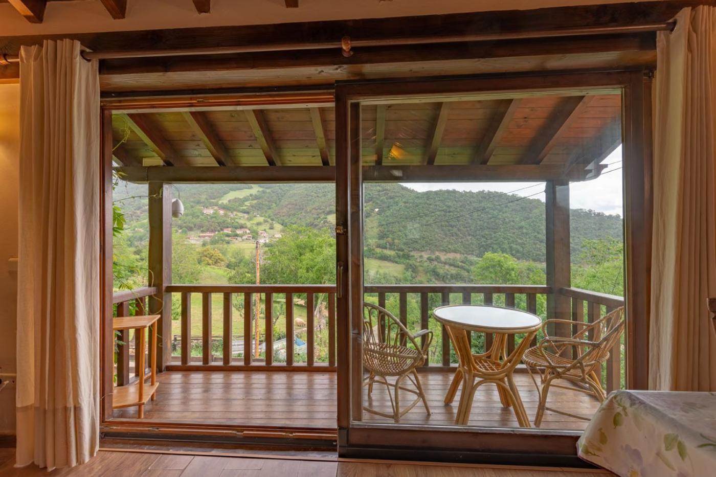 Apartamentos Rurales Los Picos De Redo 카말레노 외부 사진