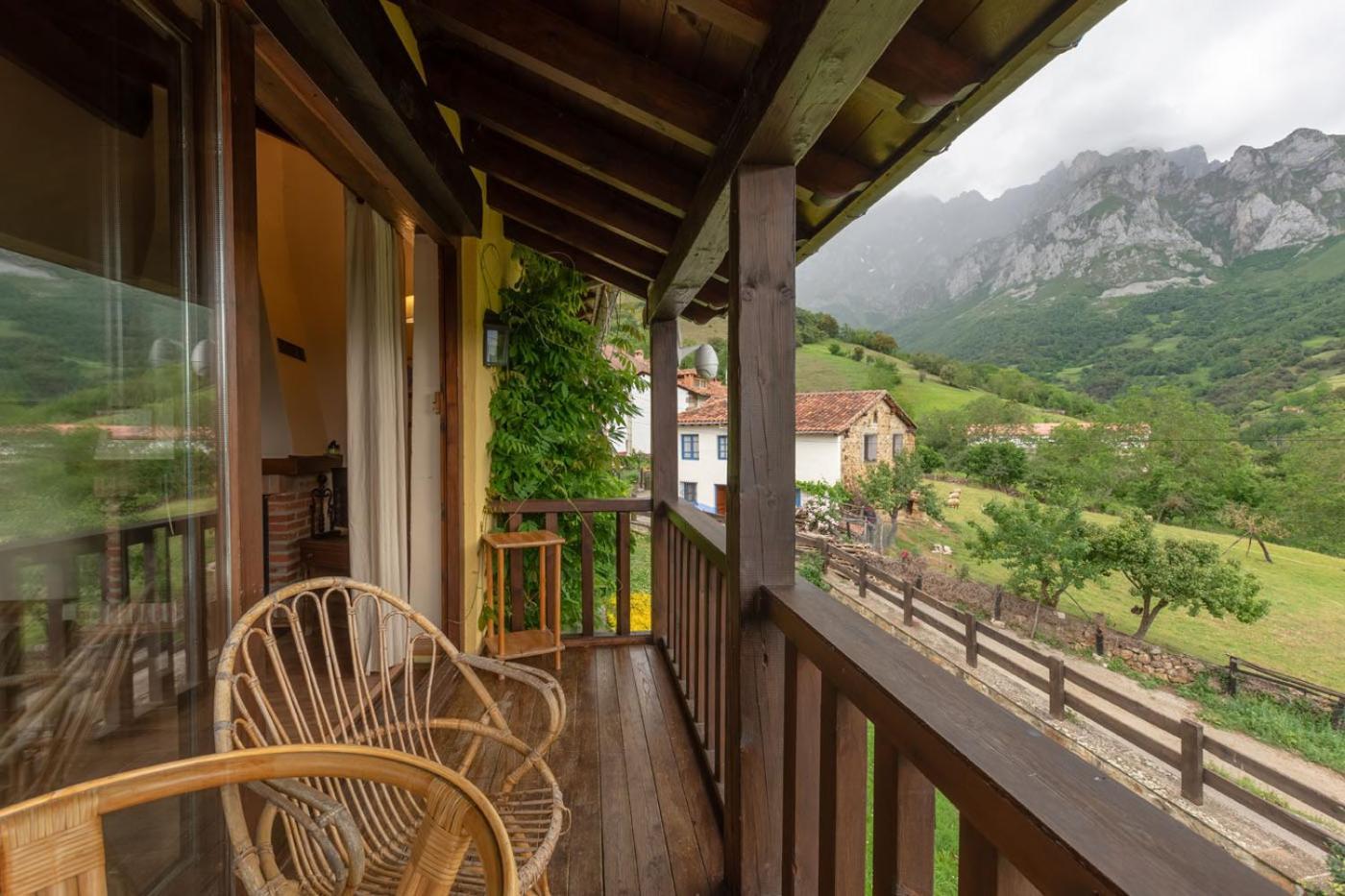 Apartamentos Rurales Los Picos De Redo 카말레노 외부 사진