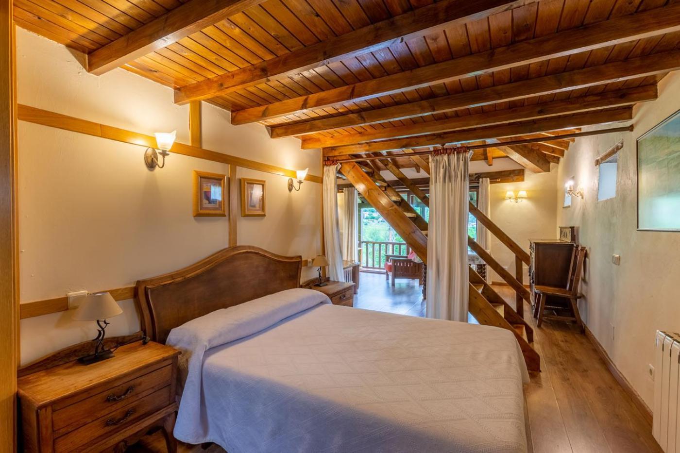 Apartamentos Rurales Los Picos De Redo 카말레노 외부 사진