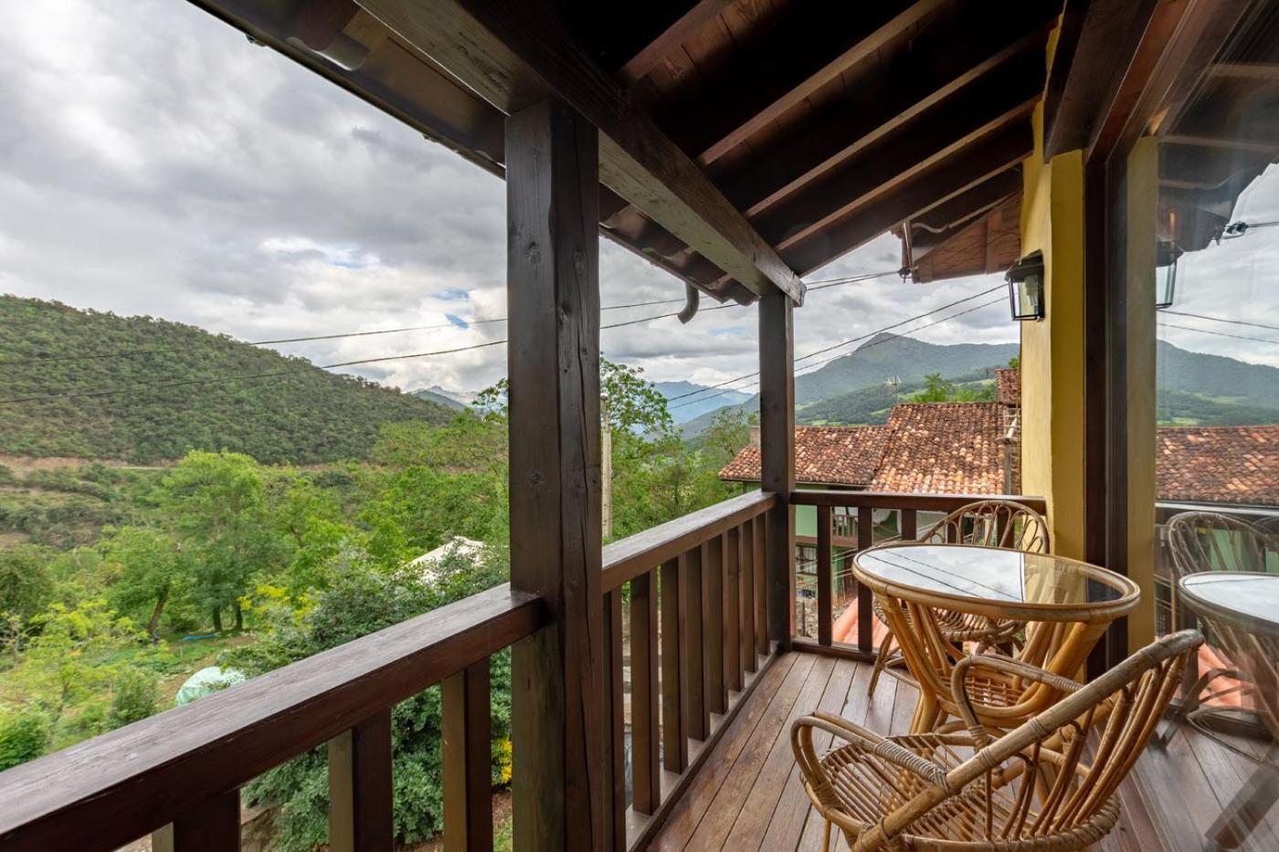 Apartamentos Rurales Los Picos De Redo 카말레노 외부 사진