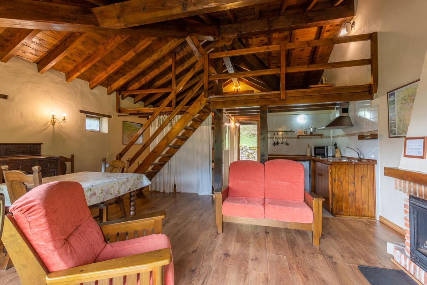 Apartamentos Rurales Los Picos De Redo 카말레노 외부 사진