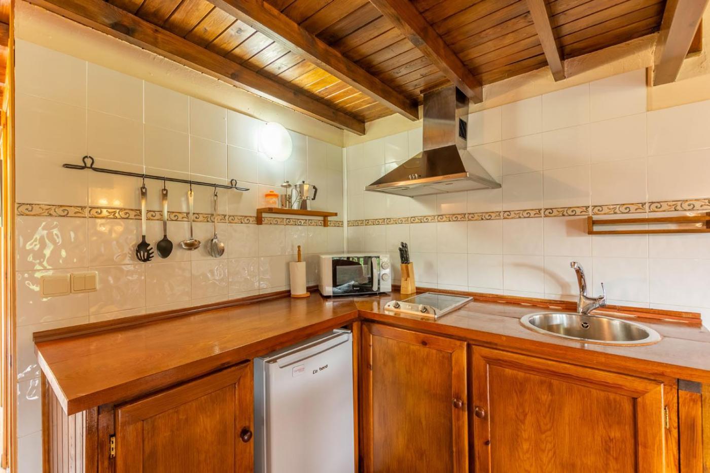 Apartamentos Rurales Los Picos De Redo 카말레노 외부 사진